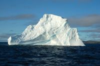 An iceberg up close – beautiful&nbsp;colors!