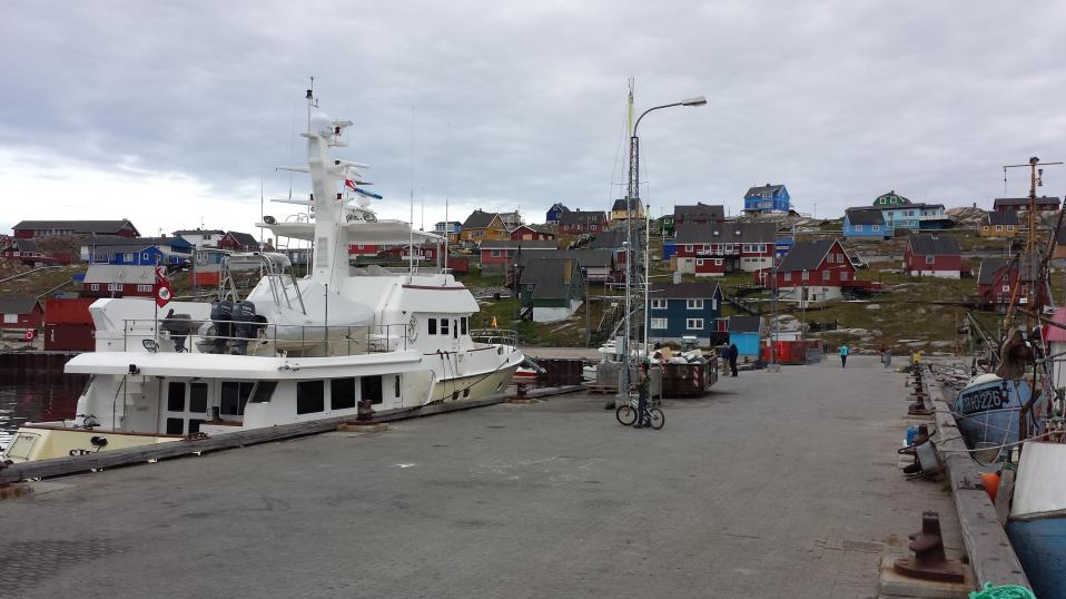 Tides make getting on and off the boat challenging and require adjustments of lines