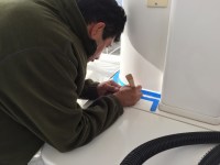 Sergio removes old (white)&nbsp;caulking